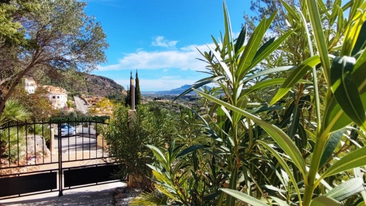 Freistehendes Haus mit 3 Schlafzimmern, 2 Bädern und fantastischem Ausblick, in 2023 renoviert