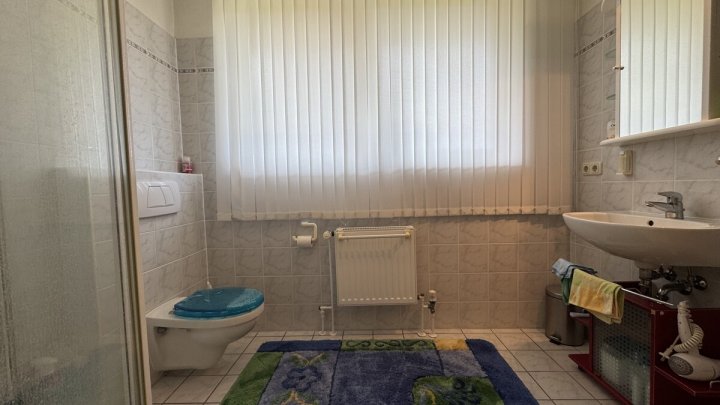 Großzügige Immobilie mit 294,3 m² Wohnfläche & traumhaftem Grundstück – ideal für 4 Parteien