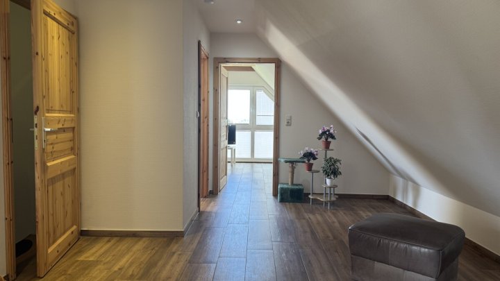 Großzügige Immobilie mit 294,3 m² Wohnfläche & traumhaftem Grundstück – ideal für 4 Parteien