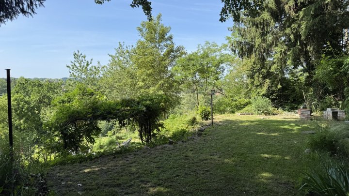 Einmalige Hanglage im Schwentinetal: Wohnen mit Panoramablick ins Grüne über mehrere Ebenen!