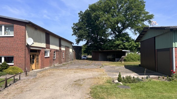 Vielseitiger Resthof mit 2 Wohneinheiten zwischen HH-Norderstedt - Neumünster OTTO STÖBEN GmbH