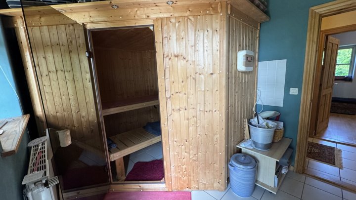 Ehemalige Dorfschule mit historischem Flair, modernem Wohnkomfort und parkähnliche