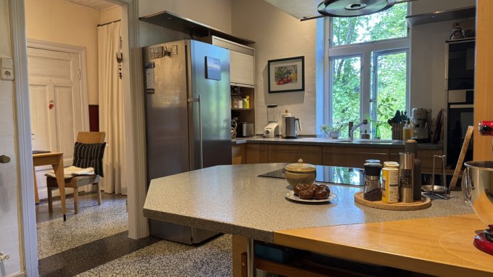 Ehemalige Dorfschule mit historischem Flair, modernem Wohnkomfort und parkähnliche