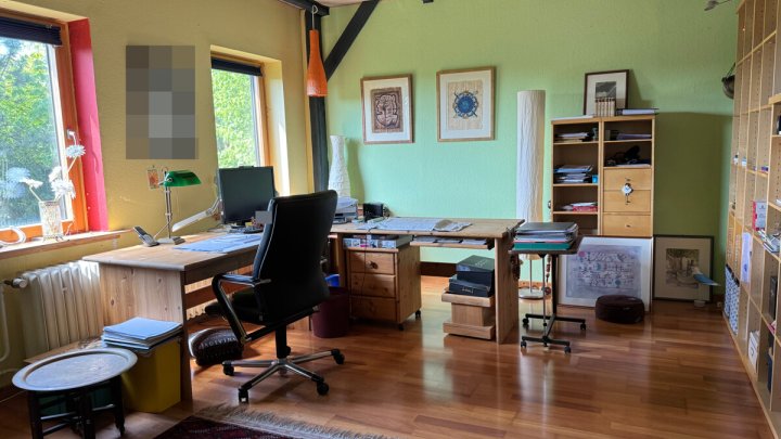 Ehemalige Dorfschule mit historischem Flair, modernem Wohnkomfort und parkähnliche