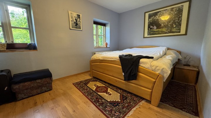 Ehemalige Dorfschule mit historischem Flair, modernem Wohnkomfort und parkähnliche