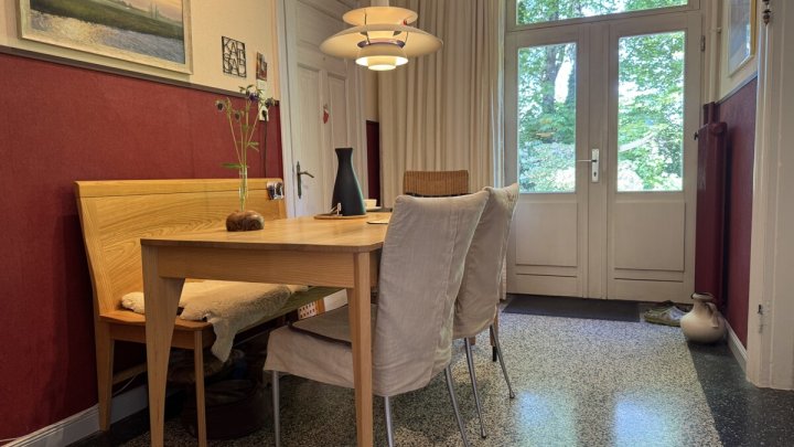 Ehemalige Dorfschule mit historischem Flair, modernem Wohnkomfort und parkähnliche