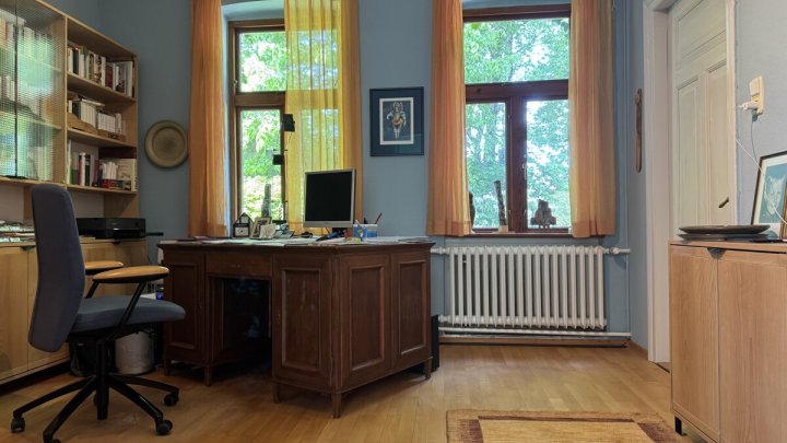 Ehemalige Dorfschule mit historischem Flair, modernem Wohnkomfort und parkähnliche