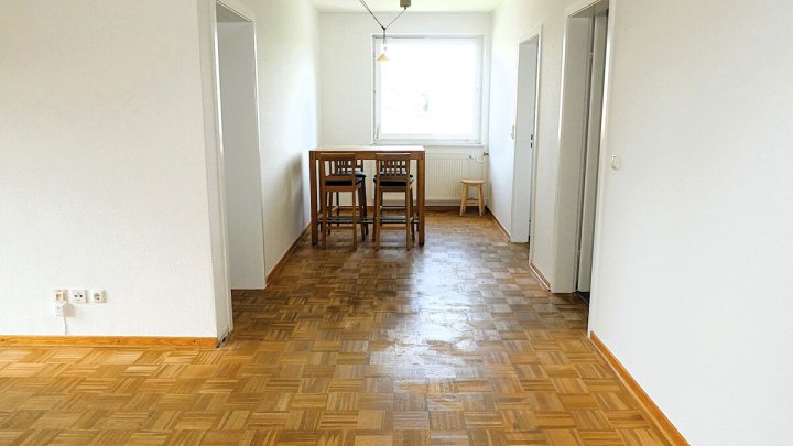 Ostseebad Eckernförde: Bezugsfreie 3-Zimmer-Wohnung mit sonniger Loggia und PKW-Stellplatz