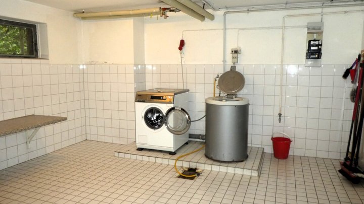 Ostseebad Eckernförde: Bezugsfreie 3-Zimmer-Wohnung mit sonniger Loggia und PKW-Stellplatz