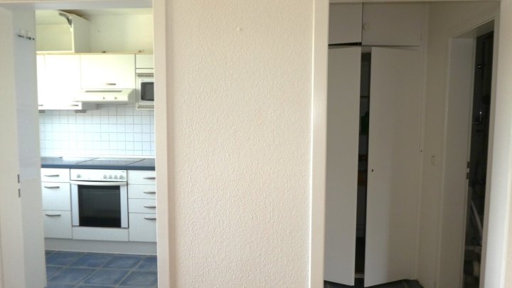 Ostseebad Eckernförde: Bezugsfreie 3-Zimmer-Wohnung mit sonniger Loggia und PKW-Stellplatz