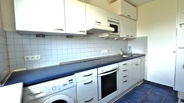 Ostseebad Eckernförde: Bezugsfreie 3-Zimmer-Wohnung mit sonniger Loggia und PKW-Stellplatz