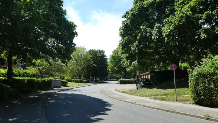 Ostseebad Eckernförde: Bezugsfreie 3-Zimmer-Wohnung mit sonniger Loggia und PKW-Stellplatz