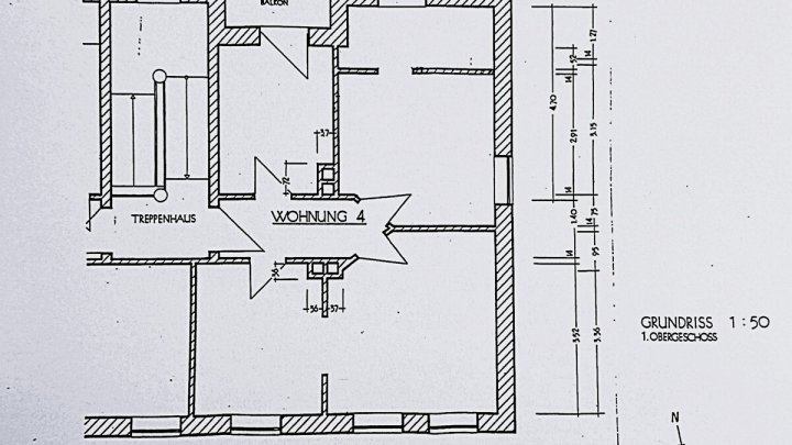 RENDSBURG-EIDERNÄHE: 

Renovierungsbedürftige und bezugsfreie 3-Zimmer-Altbauwohnung mit Balkon