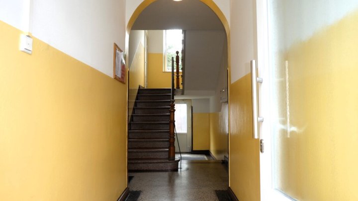 RENDSBURG-EIDERNÄHE: 

Renovierungsbedürftige und bezugsfreie 3-Zimmer-Altbauwohnung mit Balkon