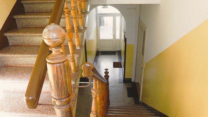 RENDSBURG-EIDERNÄHE: 

Renovierungsbedürftige und bezugsfreie 3-Zimmer-Altbauwohnung mit Balkon