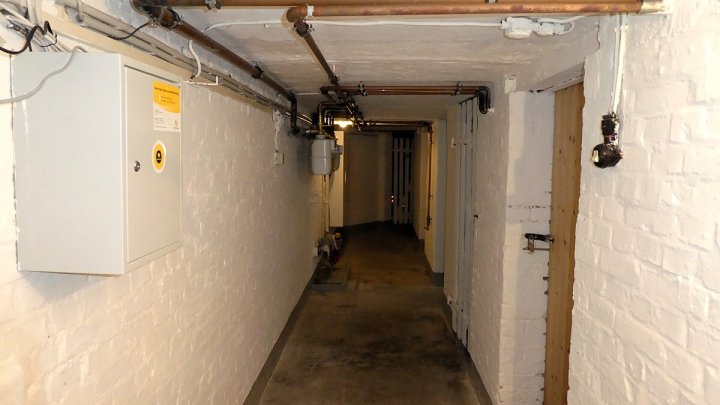 RENDSBURG-EIDERNÄHE: 

Renovierungsbedürftige und bezugsfreie 3-Zimmer-Altbauwohnung mit Balkon