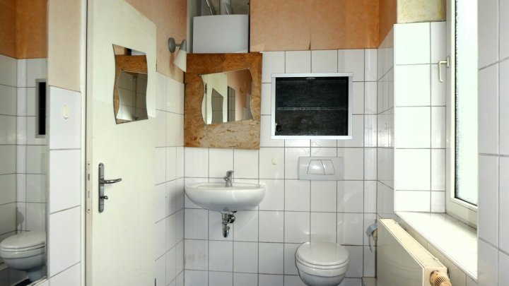 RENDSBURG-EIDERNÄHE: 

Renovierungsbedürftige und bezugsfreie 3-Zimmer-Altbauwohnung mit Balkon