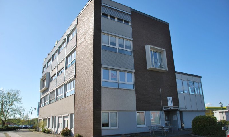 Zentrale Büroflächen mit Stellplätzen in Neumünster! OTTO STÖBEN!