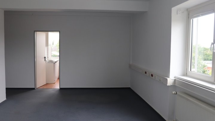 Neumünster zentral! Büroflächen mit Stellplätzen zu vermieten! OTTO STÖBEN!