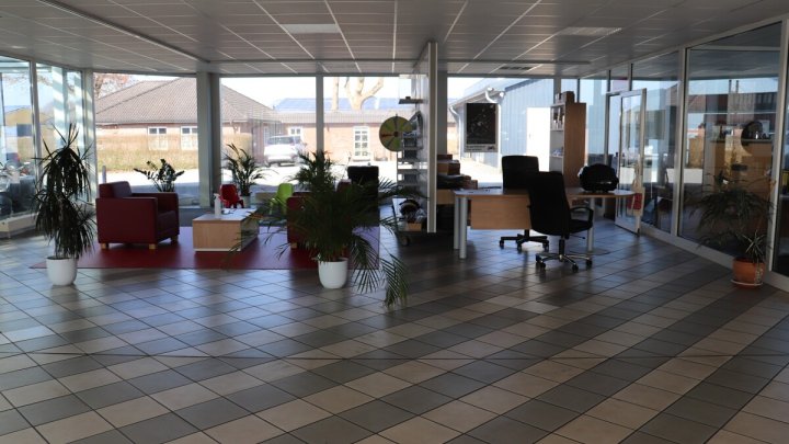 Autohaus und Werkstatt mit großer Freifläche zu vermieten! OTTO STÖBEN!