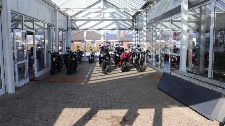 Autohaus und Werkstatt mit großer Freifläche zu vermieten! OTTO STÖBEN!