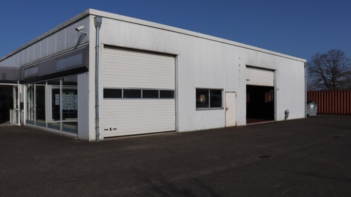 Autohaus und Werkstatt mit großer Freifläche zu vermieten! OTTO STÖBEN!