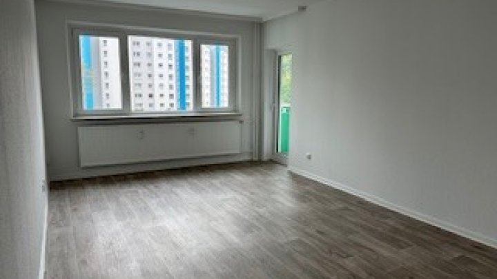 frisch sanierte 3,5-Zi-Wohnung in der Helsinkistr. 96 in Kiel zu vermieten! Otto Stöben GmbH
