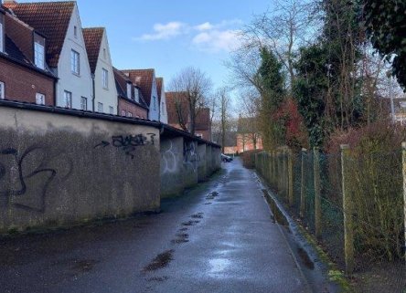 Zufahrt Stellplätze