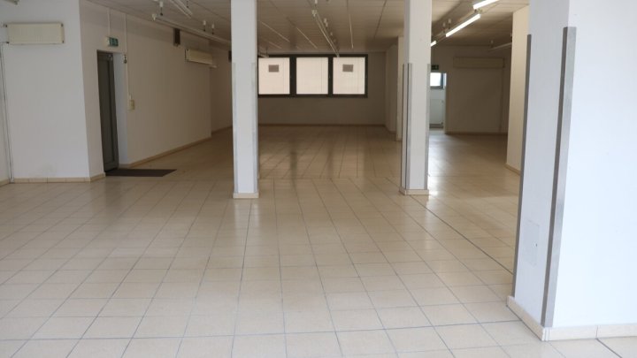 Laden provisionsfrei zu vermieten! Gute Passantenfrequenz für Ihr Business!  OTTO STÖBEN!