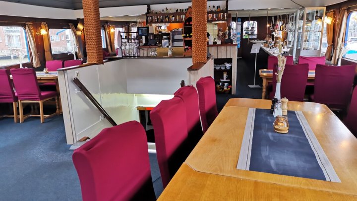 Einzigartiges Restaurantschiff im Hafen – bereit für den nächsten Kurs! OTTO STÖBEN!