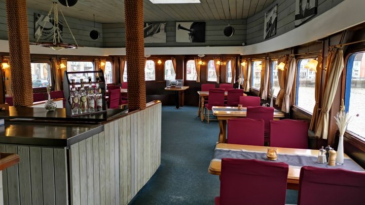 Einzigartiges Restaurantschiff im Hafen – bereit für den nächsten Kurs! OTTO STÖBEN!