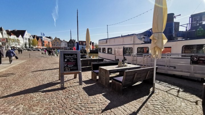 Einzigartiges Restaurantschiff im Hafen – bereit für den nächsten Kurs! OTTO STÖBEN!