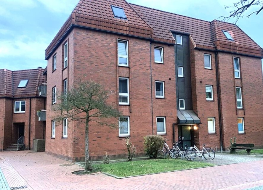 Haus mit Balkon im EG