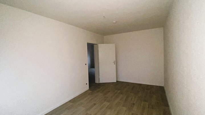 BRUNSBÜTTEL: 1 Monat keine Kaltmiete zahlen! Bezugsfreie 2-Zimmer-Wohnung mit Balkon im Erdgeschoss