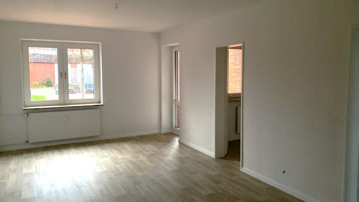 BRUNSBÜTTEL: 1 Monat keine Kaltmiete zahlen! Bezugsfreie 2-Zimmer-Wohnung mit Balkon im Erdgeschoss