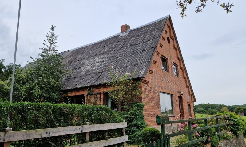 Renovierungsbedürftiges Einfamilienhaus in Westensee – großes Traumgrundstück mit viel Potenzial