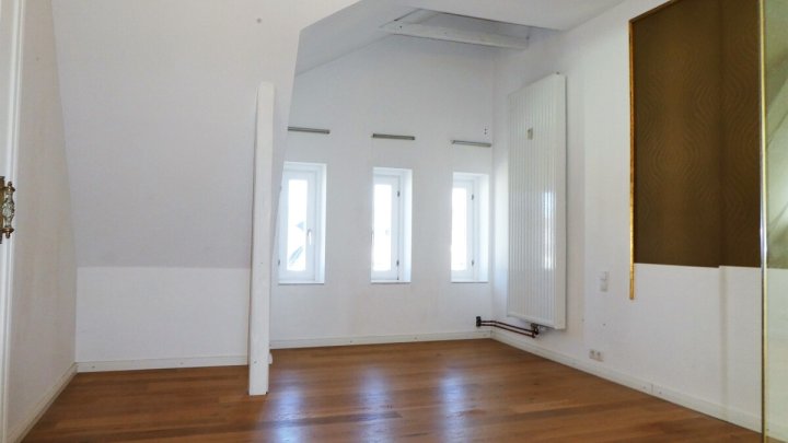 KIEL-BLÜCHERPLATZ: 4-Zimmer-Wohnung über 2 Ebenen (4. +5. OG) mit 2 Balkonen (ohne Fahrstuhl)