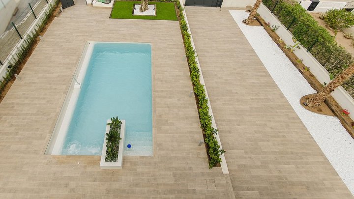 Exklusive Villen mit 3 - 4 Schlafzimmern, 3 Bädern, 1 Gäste-WC, Dachterrasse und Privatpool nur 600 m vom Strand