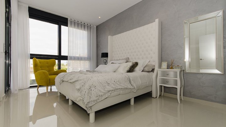 Exklusive Villen mit 3 - 4 Schlafzimmern, 3 Bädern, 1 Gäste-WC, Dachterrasse und Privatpool nur 600 m vom Strand