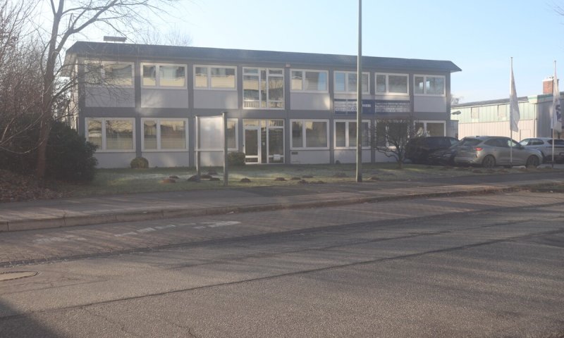 Zentrale Hallen- und Büroflächen fürs produzierende Gewerbe oder für Lagerzwecke! OTTO STÖBEN!