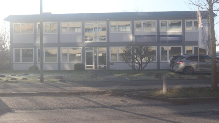 Zentrale Hallen- und Büroflächen fürs produzierende Gewerbe oder für Lagerzwecke! OTTO STÖBEN!