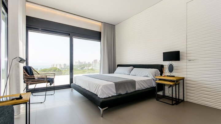 Exklusive Villen mit 3 Schlafzimmern, 3 Bädern, 1 Gäste-WC, Dachterrasse und Privatpool nur 600 m vom Strand