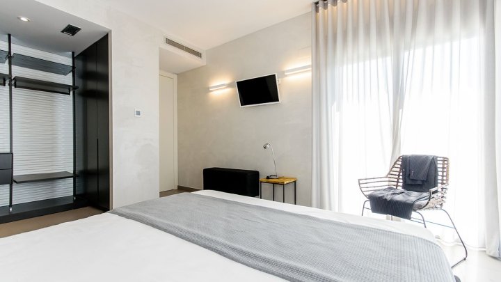 Exklusive Villen mit 3 Schlafzimmern, 3 Bädern, 1 Gäste-WC, Dachterrasse und Privatpool nur 600 m vom Strand