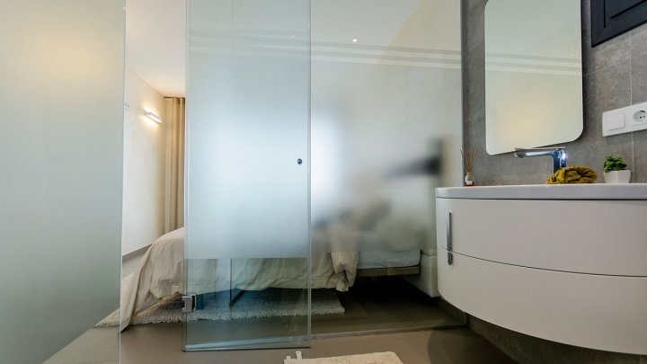 Exklusive Villen mit 3 Schlafzimmern, 3 Bädern, 1 Gäste-WC, Dachterrasse und Privatpool nur 600 m vom Strand