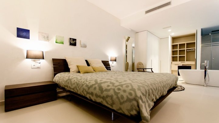 Exklusive Villen mit 4 Schlafzimmern, 4 Bädern, Dachterrasse und Privatpool nur 600 m vom Strand