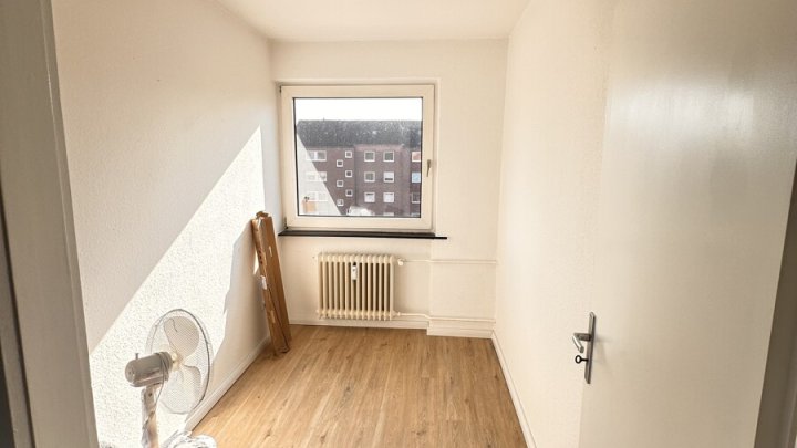 Helle 2 -Zimmer + 2 halbe Zimmer mit Balkon in Uni-Nähe