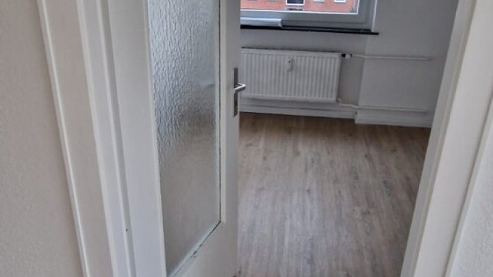 Helle 2 -Zimmer + 2 halbe Zimmer mit Balkon in Uni-Nähe