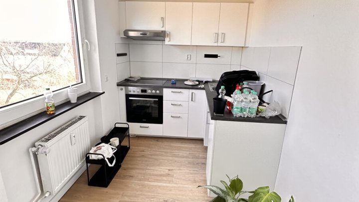 Helle 2 -Zimmer + 2 halbe Zimmer mit Balkon in Uni-Nähe