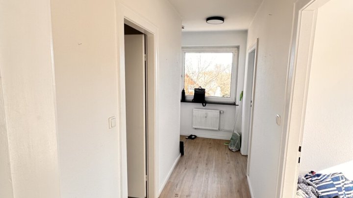 Helle 2 -Zimmer + 2 halbe Zimmer mit Balkon in Uni-Nähe