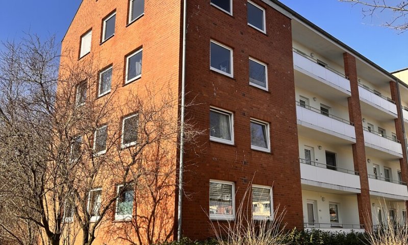 Helle 2 -Zimmer + 2 halbe Zimmer mit Balkon in Uni-Nähe
